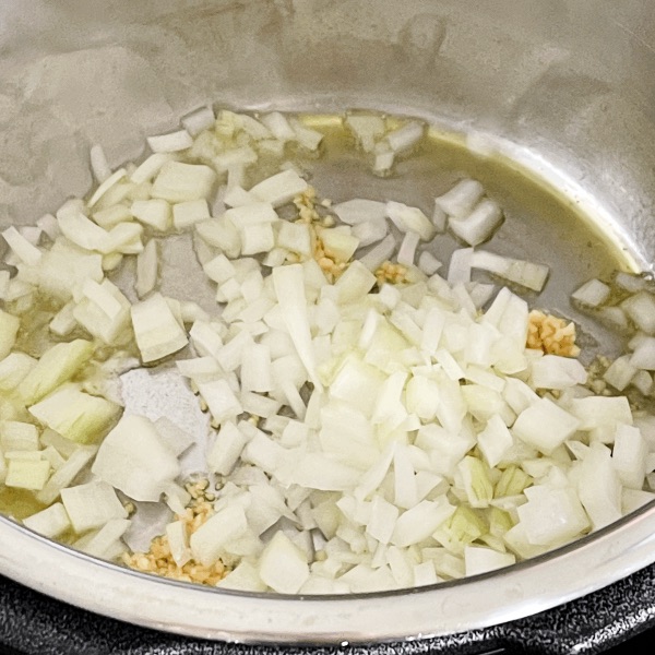 SautÉ Onion And Garlic In Oil