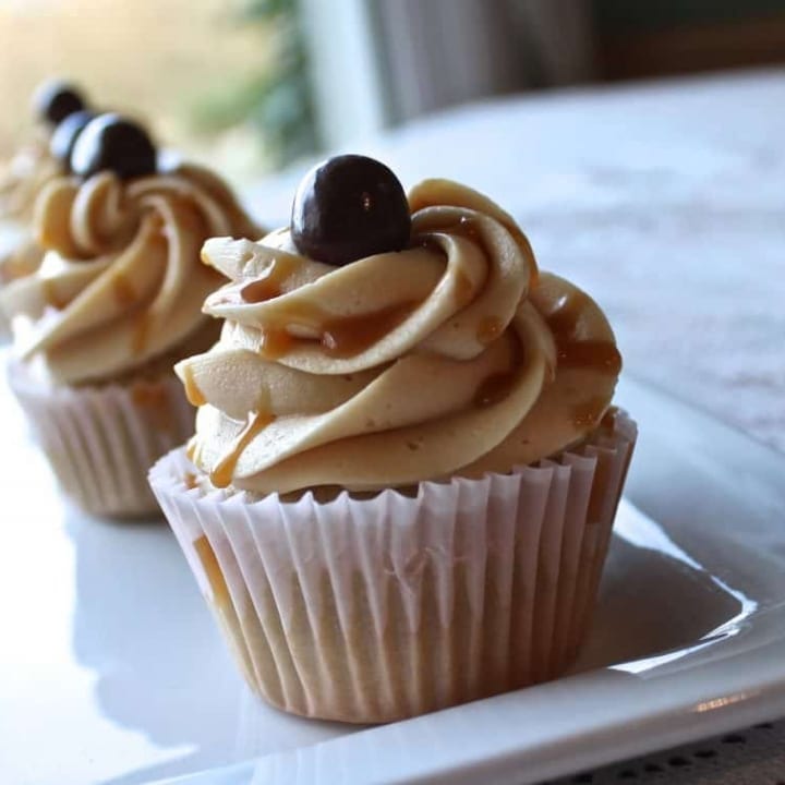 Coffee Cupcakes Salted Caramel Frosting http://HomemadeFoodjunkie.com