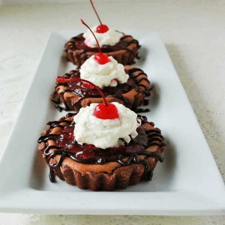 Chocolate Raspberry Cheesecake mini tarts