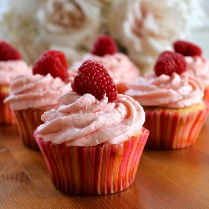 Champagne Cupcakes with a Raspberry Buttercream Frosting