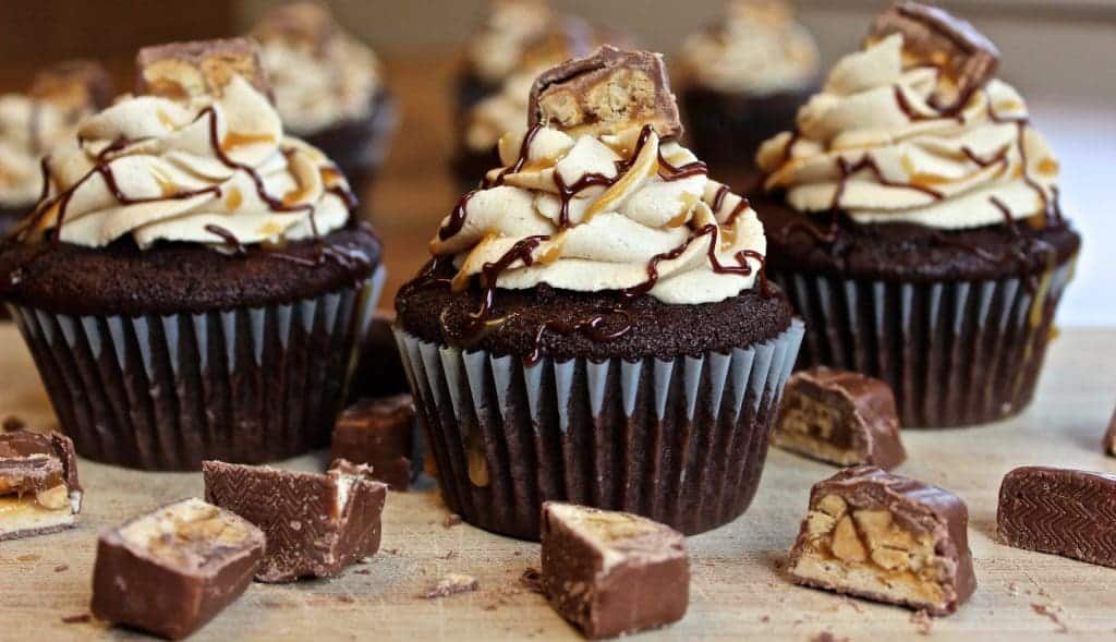 Snickers Cupcake Filled With Salted Caramel And Snickers 