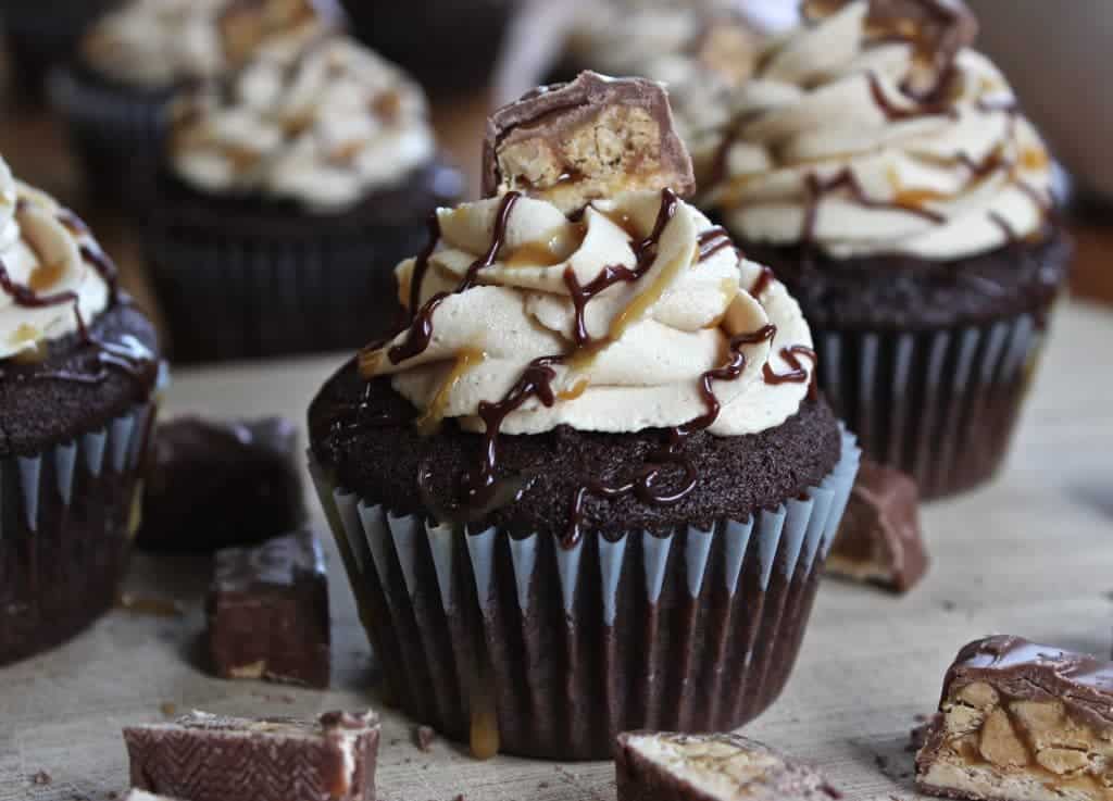Ooey Gooey To Die For Snickers Cupcakes 