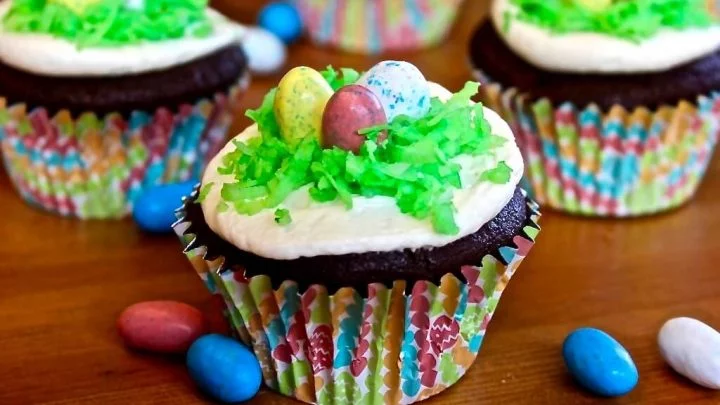 Easter Egg Cupcakes Http://Homemadefoodjunkie.com