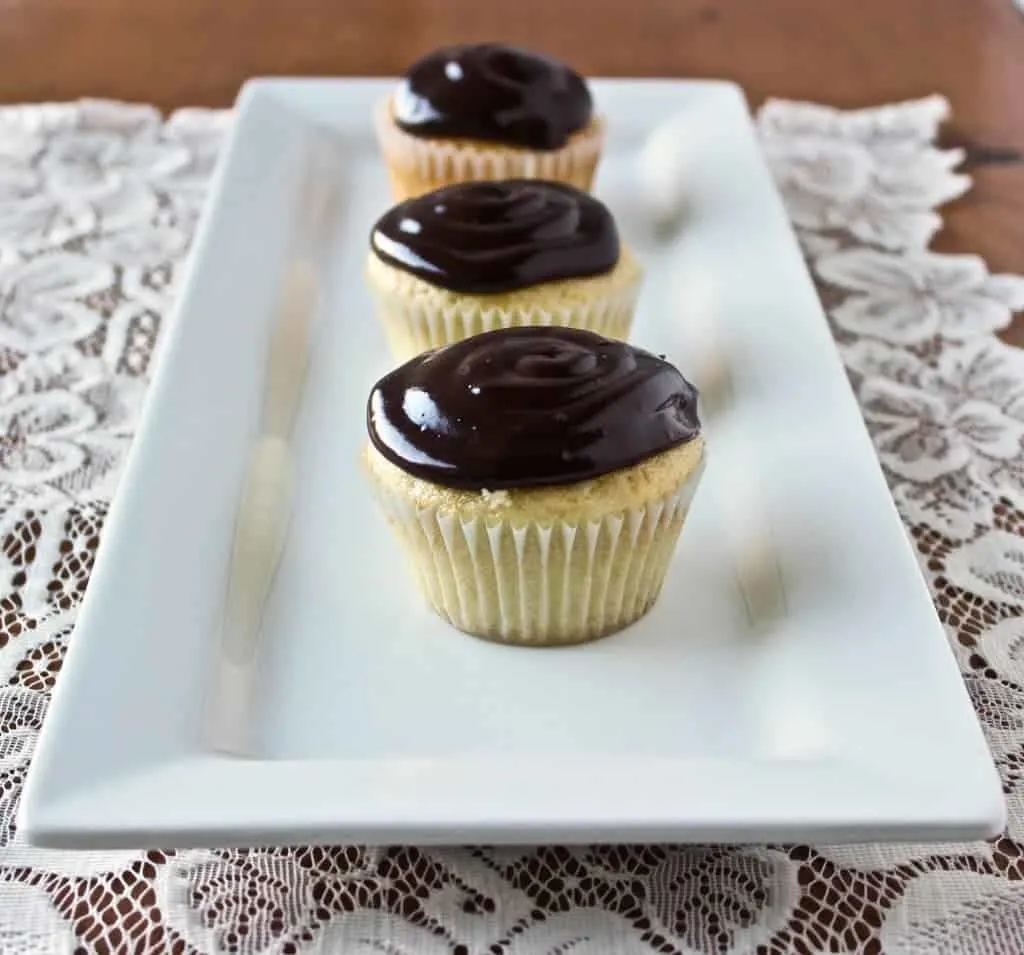 Fresh Chocolate Eclair Cupcakes