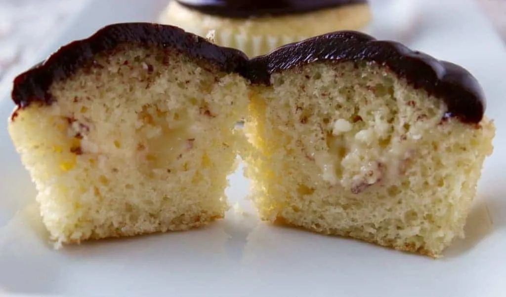  Fresh Chocolate Eclair Cupcakes