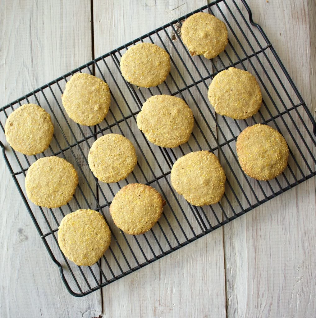 Crunchy Cornmeal Cookies