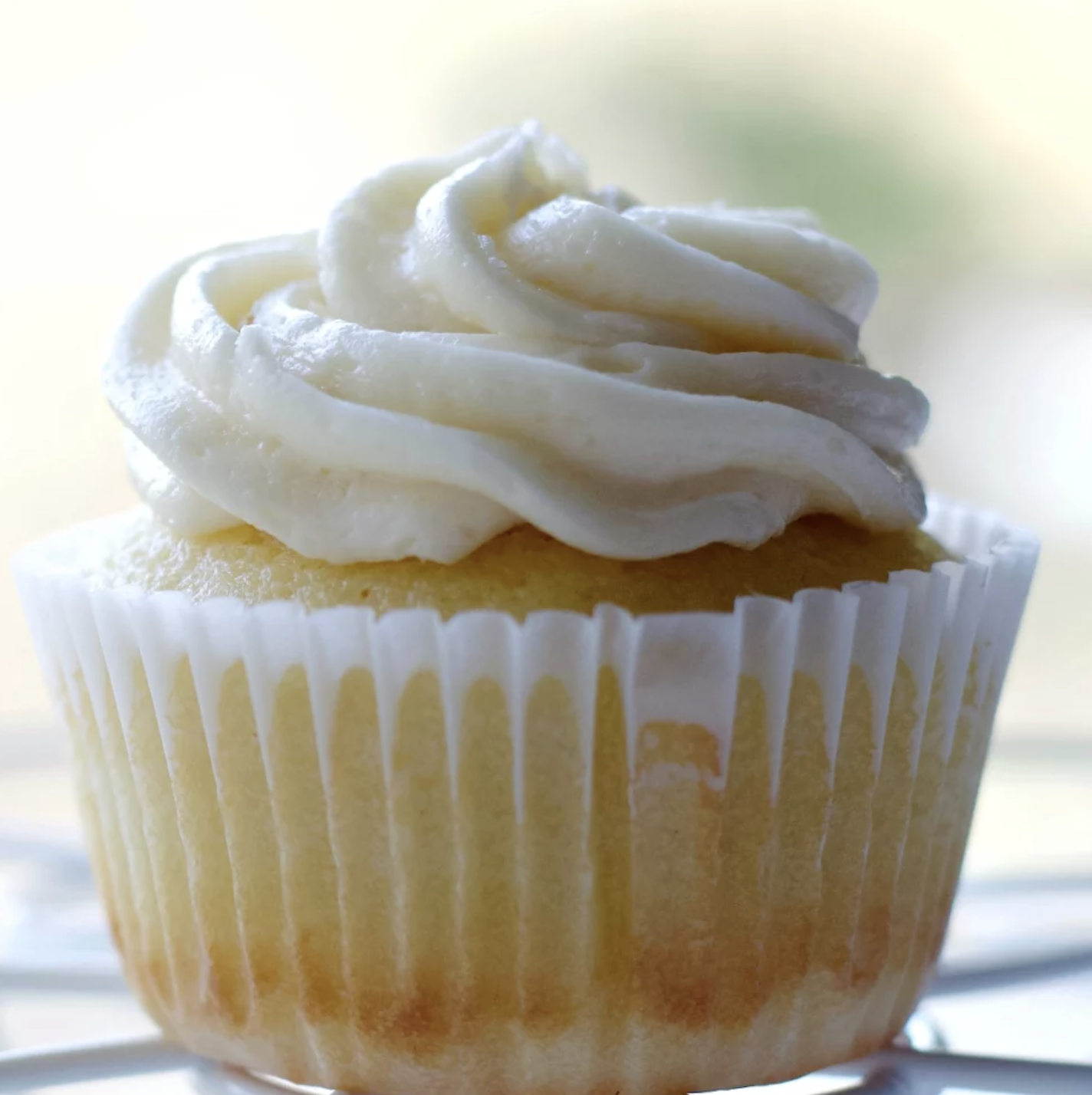 Moist Vanilla Cupcakes