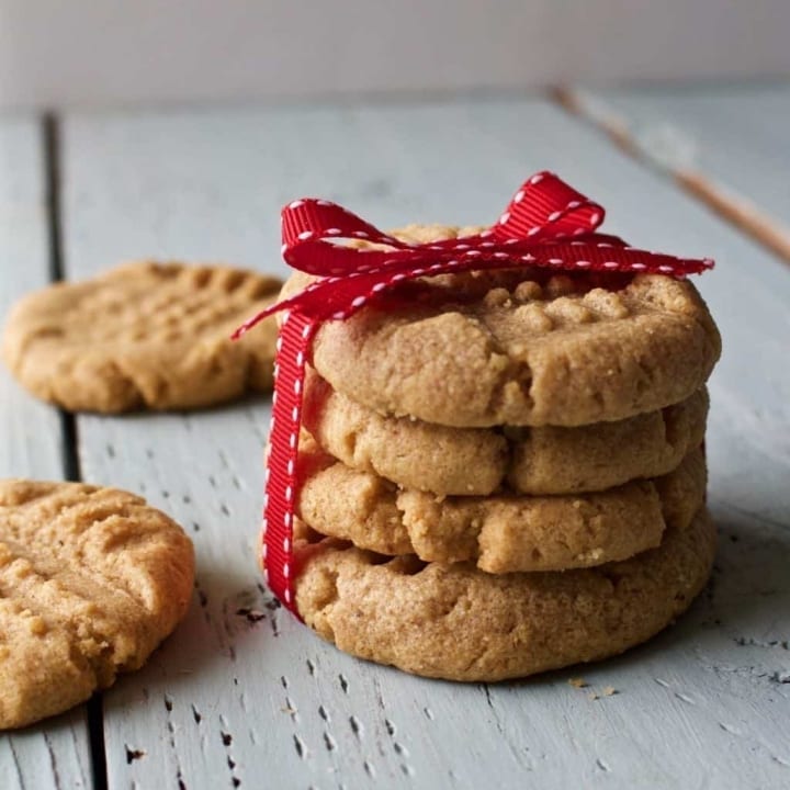 3 Ingredient Peanut Butter Cookies are fast and simple to make. These treats are gluten free, low sodium, and dairy free. http://HomemadeFoodJunkie.com