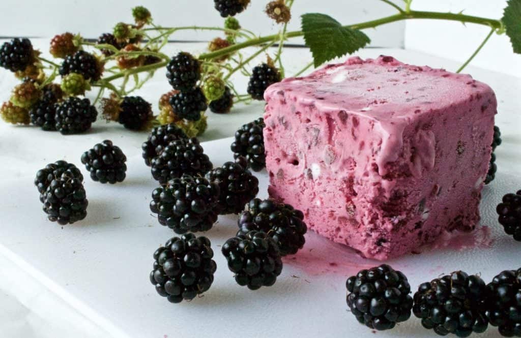 Blackberry Cheesecake Ice Cream