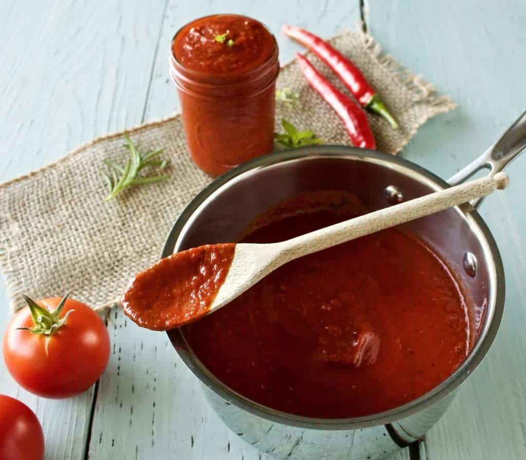 Easy Homemade Marinara Sauce 1 Easy Marinara Saucehomemade Marinara Sauce With Balsamic Vinegar And Sun Dried Tomatoes Is Full Of Delicious Flavor And Easy To Freeze And Can. #Tomato #Tomatosauce #Sauce #Homemadesauces #Marinara #Marinarasauce #Foodpreservation #Gardenharvest #Recipe #Garden #Peppers #Herbs