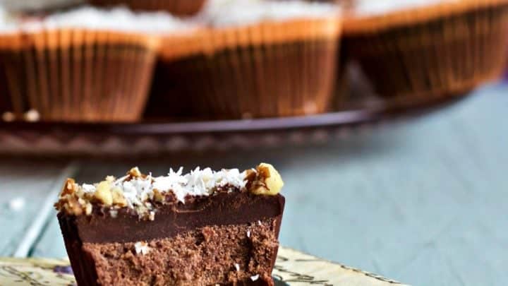 Coconut Chocolate Fat Bombs-Keto Snack 4 Chocolate Coconut Fat Bombs. These Delicious Little Treats Are Low-Carb, Low-Sodium, Vegetarian And Gluten-Free! Keep Them In Your Fridge Or Freezer For A Quick, High Energy Pick Me Up!