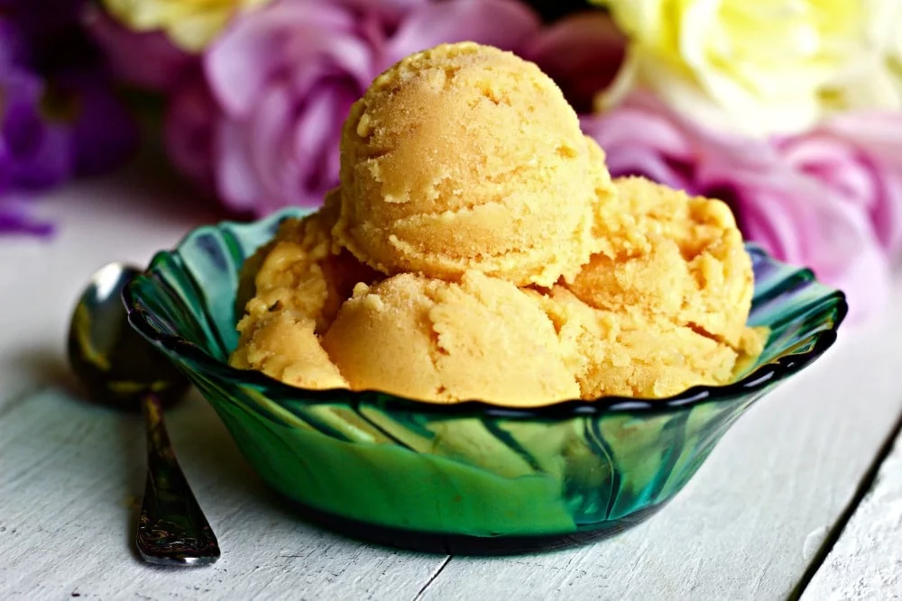 Mango Medley Ice Cream With Real Pineapple, Mango And Strawberries. Enjoy A Fresh Summer Frozen Treat With No Processed Sugar! This Is A Nutritionally Balanced, Low-Sodium, Vegetarian, Gluten-Free Low Calorie Treat. Http://Homemadefoodjunkie.com