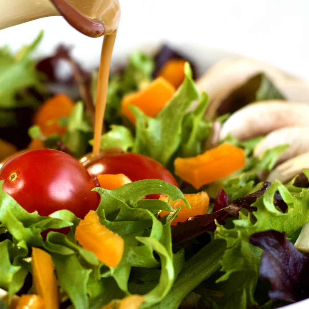 Low-Calorie Salad Dressing with Balsamic and Yogurt:Quick To Mix