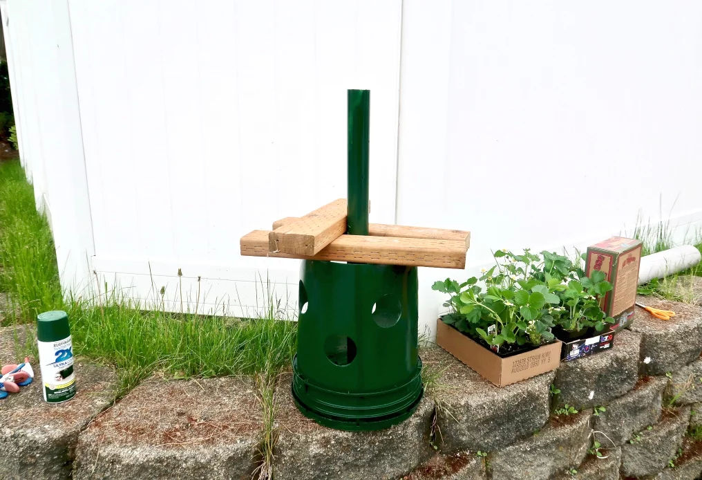 Easy Diy Strawberry Towers Tutorial 9 Diy Strawberry Towers-Setting The Pipe