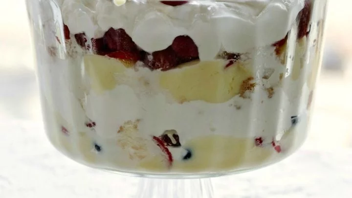 Banana Berry Trifle Dessert Recipe 3 Banana Berry Trifle In A Gorgeous Trifle Bowl On Pedestal