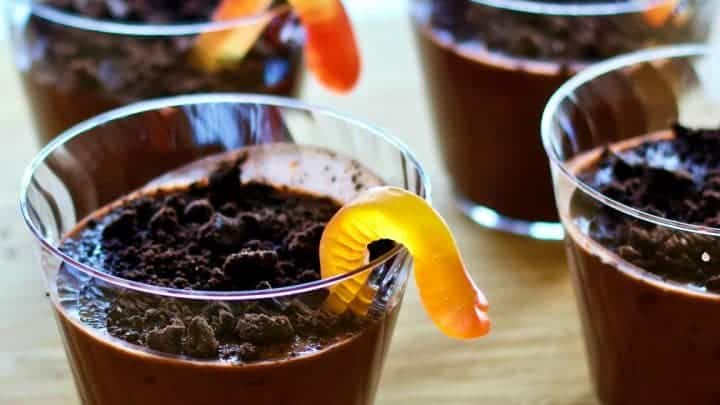 Pudding Dirt Cups For 'Older Than Dirt' Or Halloween Parties 5 Gummy Worm Dirt Cups