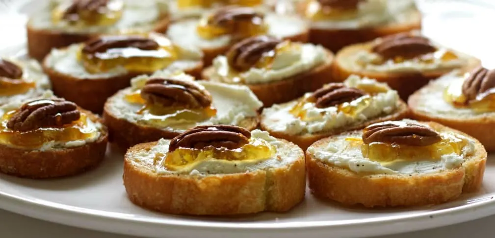 Crostini With Goat Cheese And Pecans