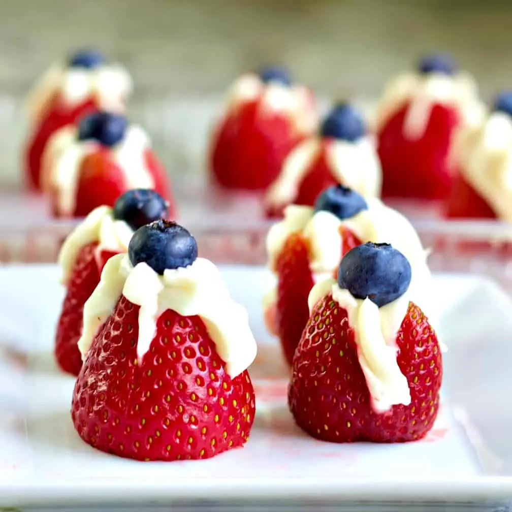 Simple Cake Pop Recipe 14 Strawberries Filled With Sweet Creamcheese And Topped With A Blueberry