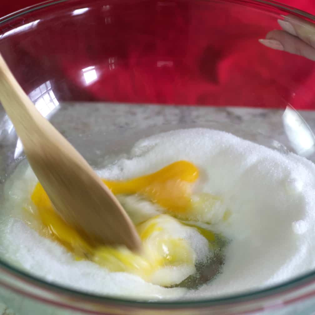 Mix Egg, Sugar And Oil