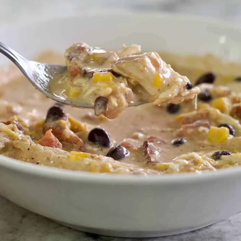 instant pot chicken chili in a white bowl