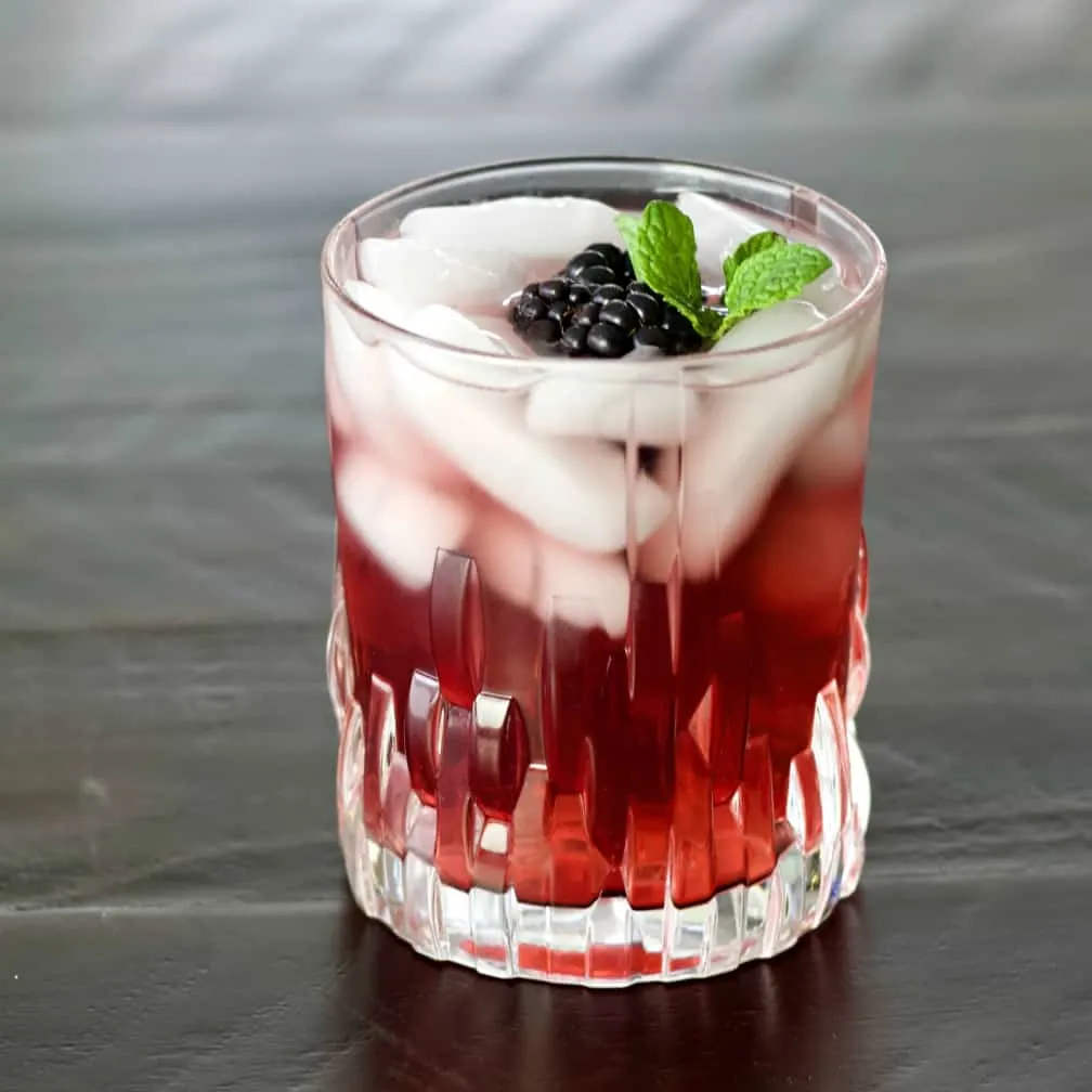 Chambord Drink With Lime And Tonic