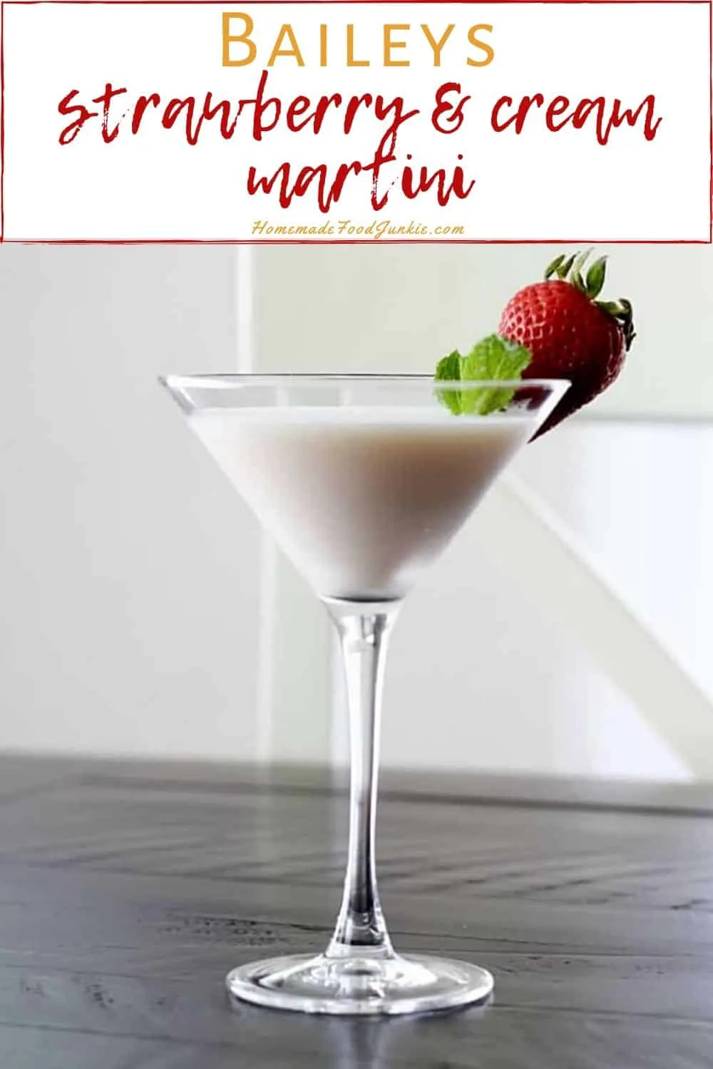 Bailey Strawberry And Cream Cocktail