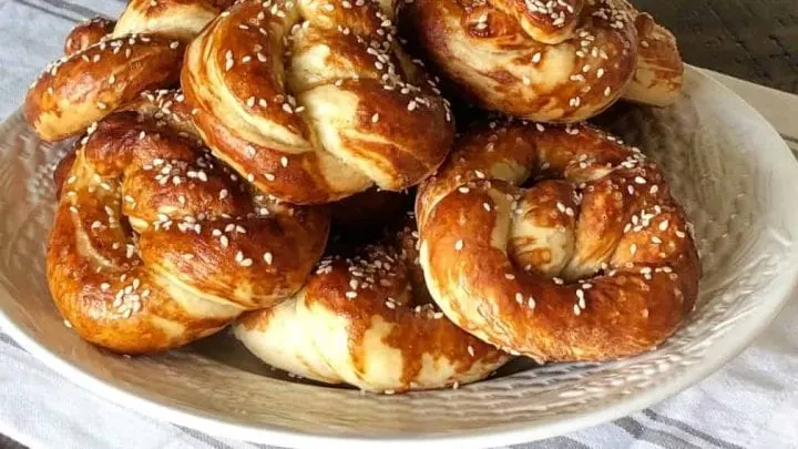 Baking Soda Brush On Method-Nice Browned Sourdoughpretzels