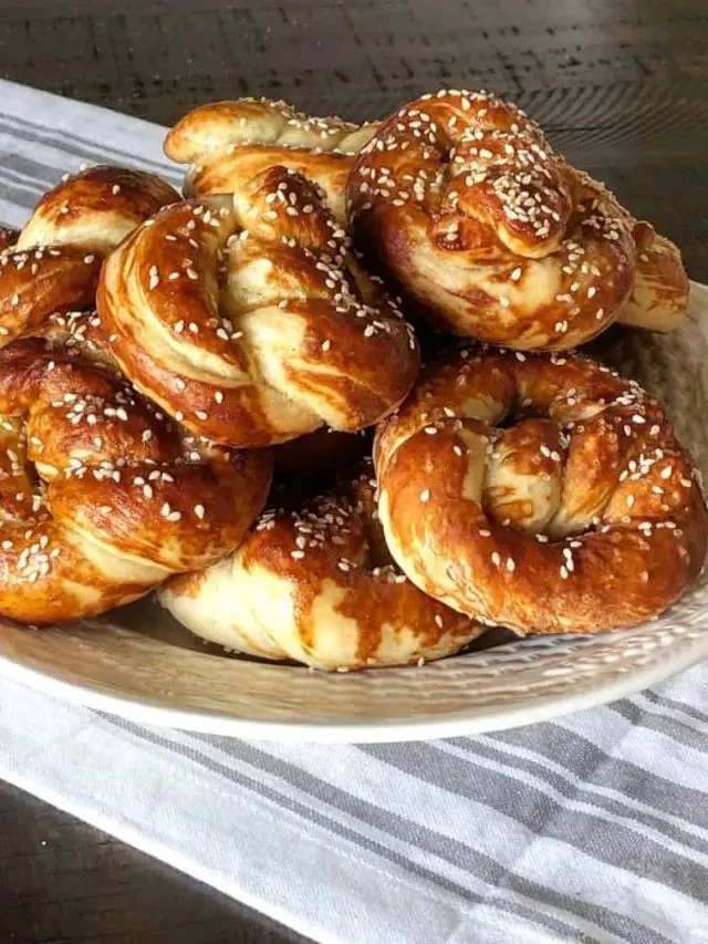 Baking Soda Brush On Method-Nice Browned Sourdoughpretzels