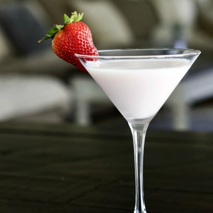 Baileys Strawberry Cream cocktail