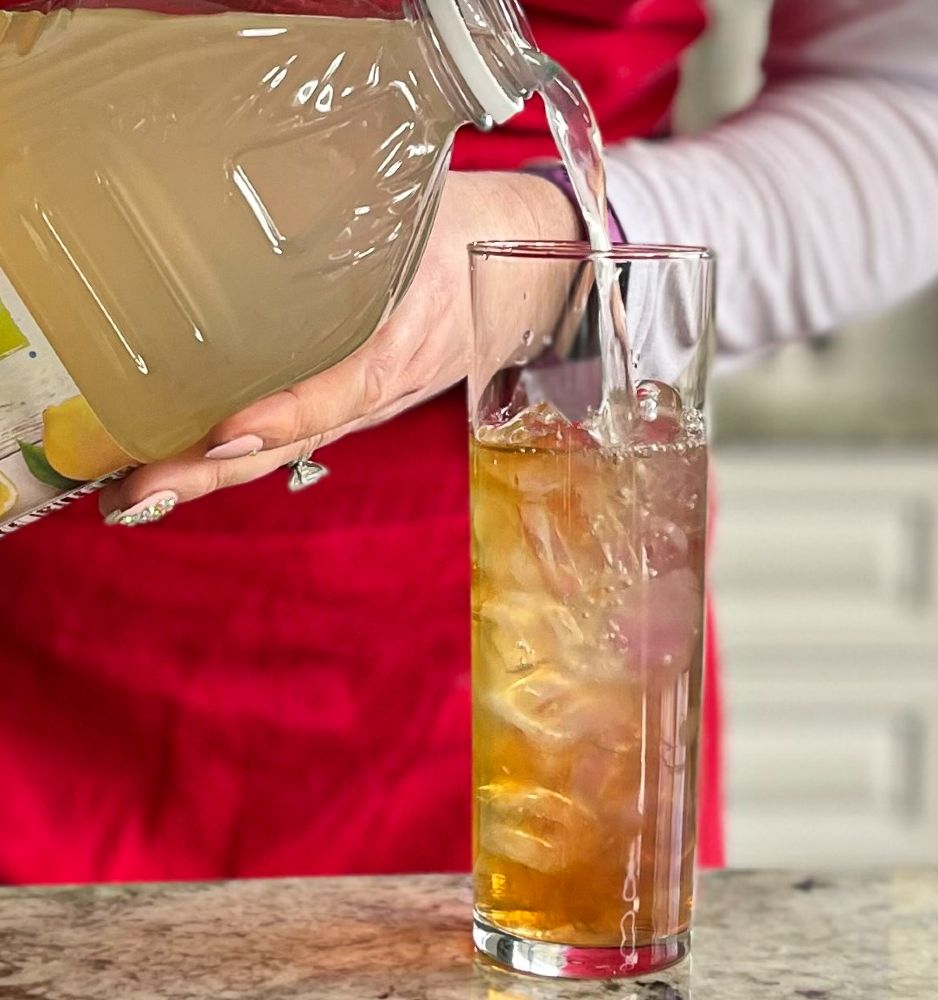 Refreshing Arnold Palmer Spiked Drink 5 Pouring Lemonade Arnold Palmer