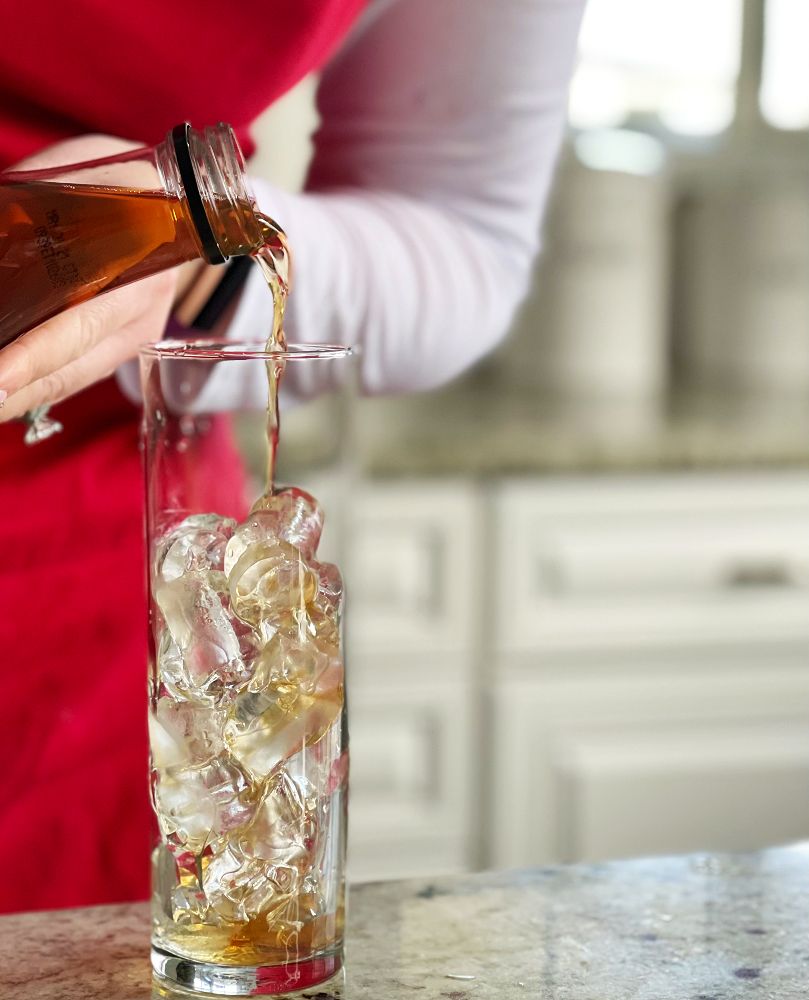 Refreshing Arnold Palmer Spiked Drink 4 Pouring Tea
