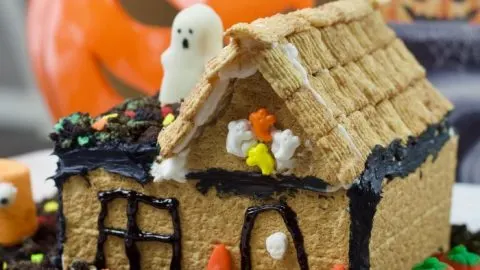 Graham Cracker Haunted House