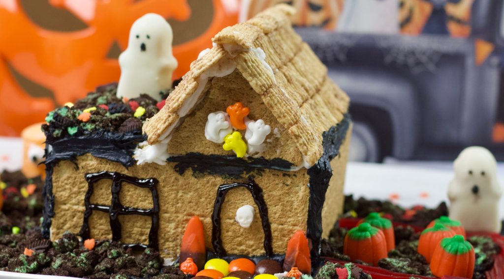 Graham Cracker Haunted House