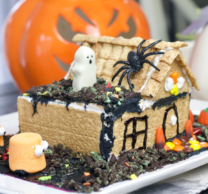 Graham Cracker Haunted House