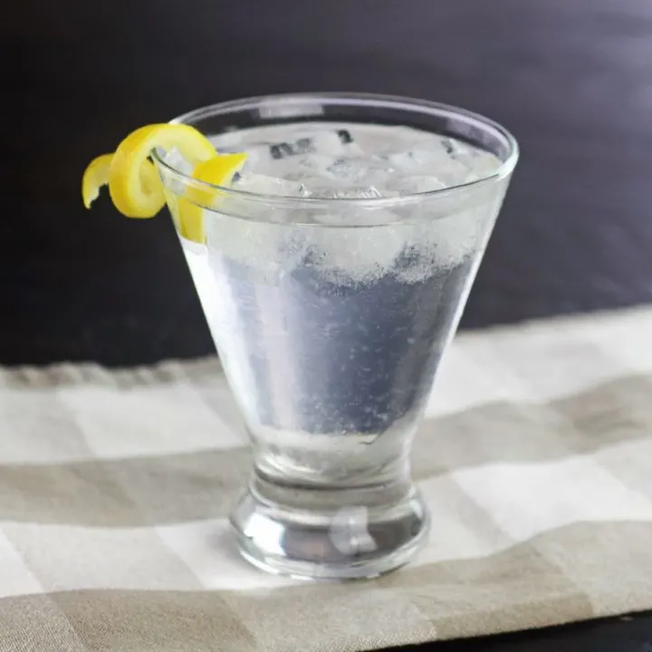 Low calorie gin and tonic