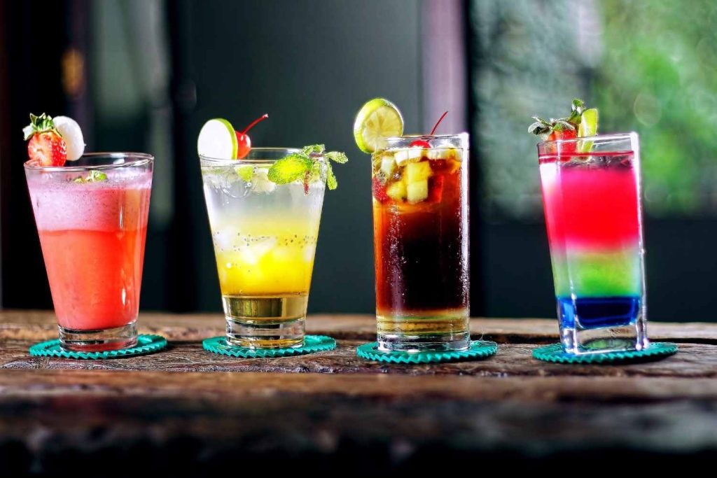 How To Make Delicious Cocktails At Home 2 Row Of Cocktails