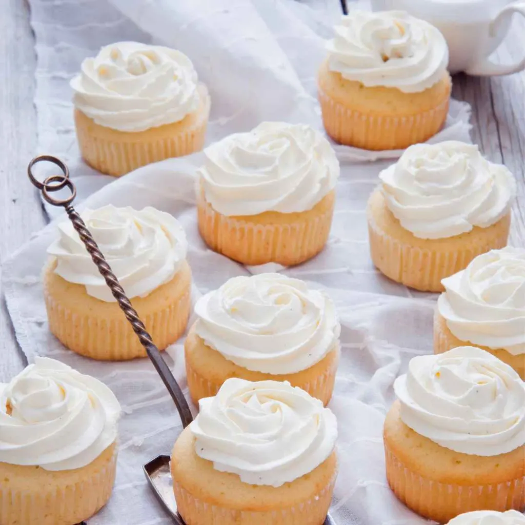 Homemade Vanilla Cupcakes 2 Homemade Vanilla Cupcakes