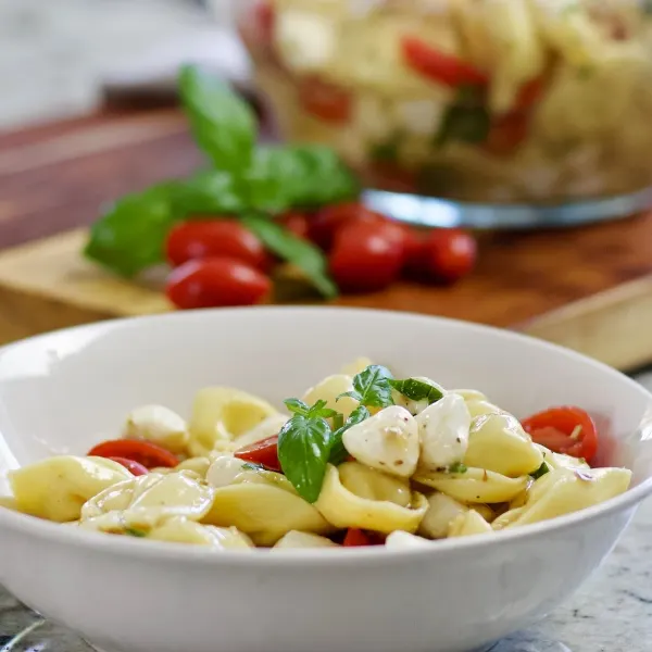 Twisted Caprese Tortellini Pasta Salad 5 Tortellini Caprese Salad In A White Serving Bowl