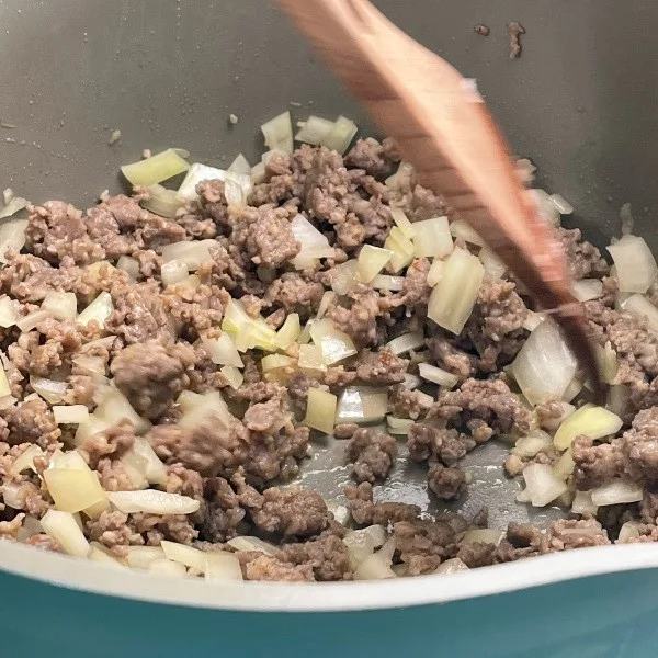 Cooking The Sausage-Creamy Tortellini Soup