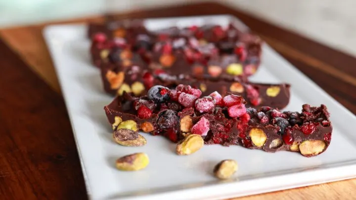 Delicious Dark Chocolate Berry Bars With Toasted Pistachio 7 Dark Chocolate Berry Bars