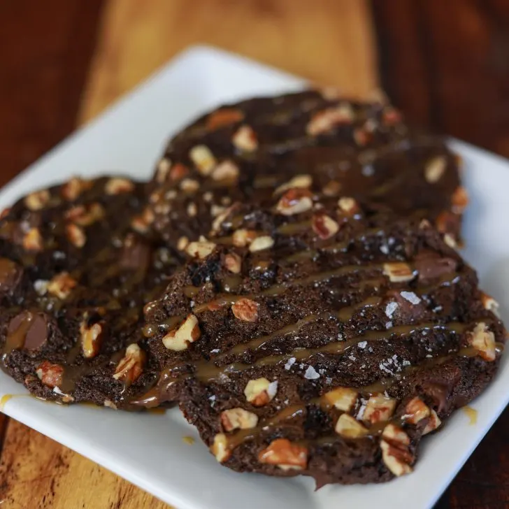 salted caramel turtle cookies