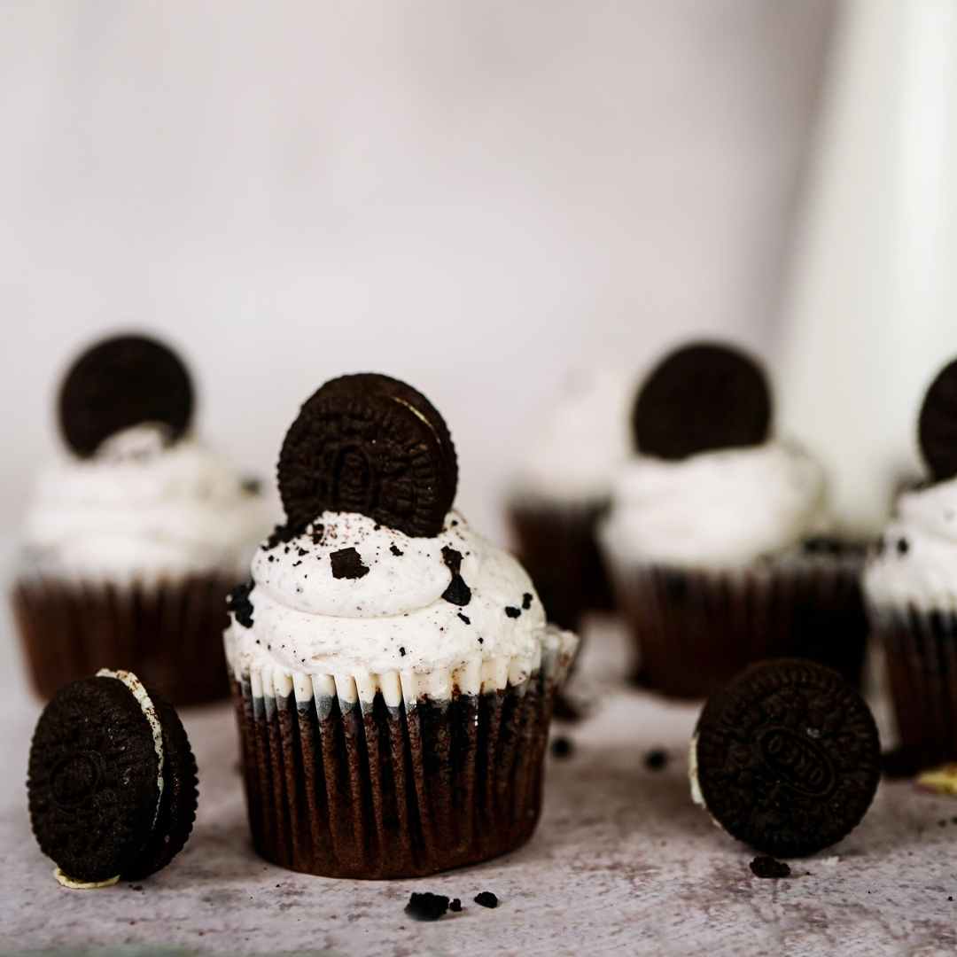 Chocolate Cookies and Cream Cupcakes