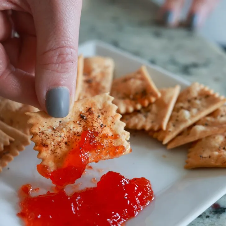 Sourdough discard crackers with pepper jelly