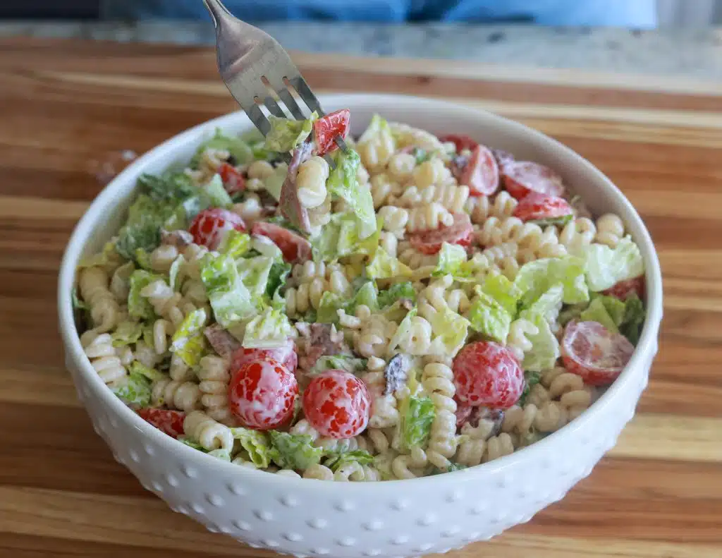 Best Flavor-Packed Blt Pasta Salad You&Rsquo;Ll Make On Repeat 3 Blt Pasta Salad With Fork Bite