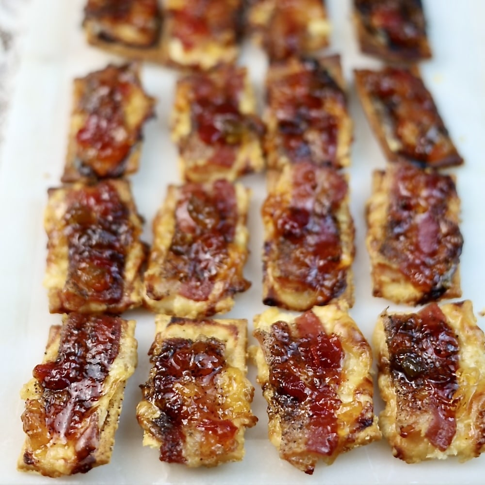 Sweetly Smoked Gouda Bacon Crackers 16 smoked gouda bacon crackers